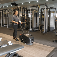 Numatic-TTB1840NX-czyszczenie-podlogi-w-fitness