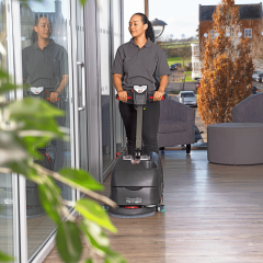 Numatic-TTB1840NX-mycie-podlogi-w-przychodni