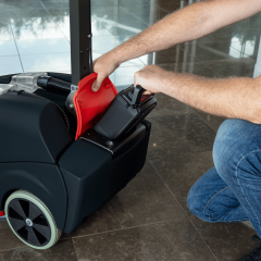 Numatic-TTB1840NX-wymiana-baterii